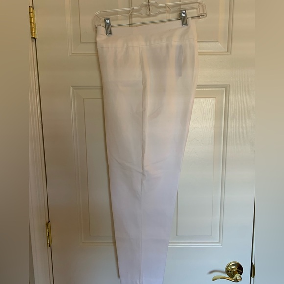 Chicos Brigitte solid white “so slimming” crop (23”) length sz 2 (12-14). - Picture 5 of 8